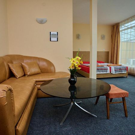 Neon Guest Rooms Shumen Exterior photo