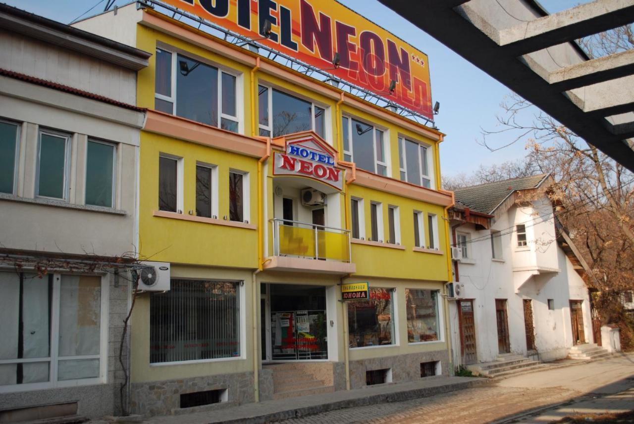 Neon Guest Rooms Shumen Exterior photo