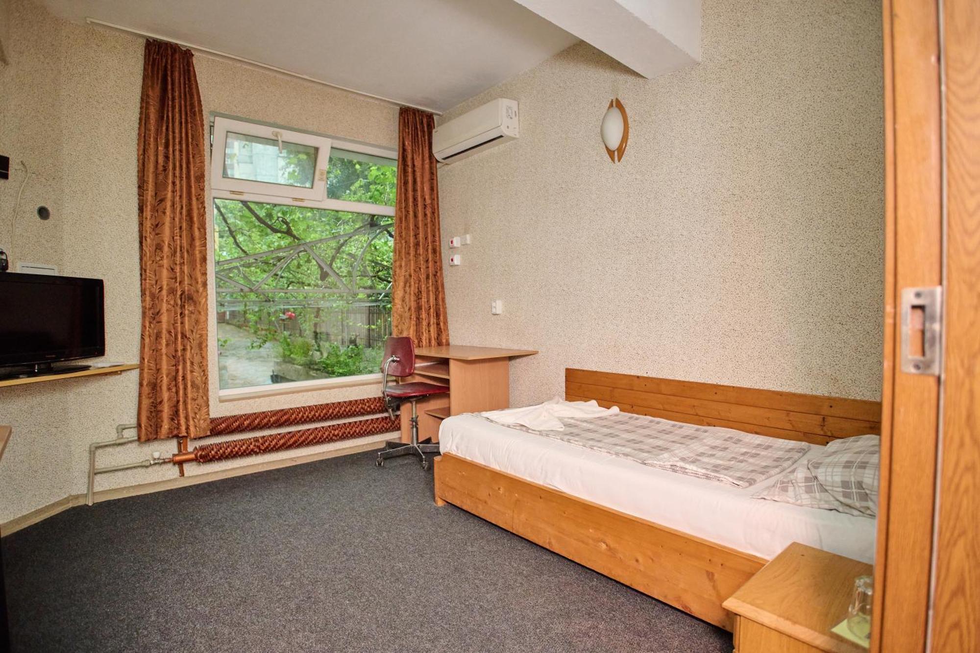 Neon Guest Rooms Shumen Exterior photo