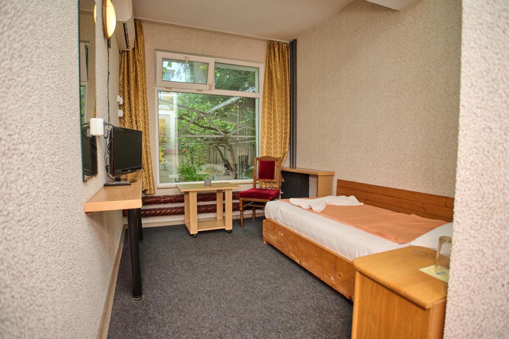 Neon Guest Rooms Shumen Exterior photo