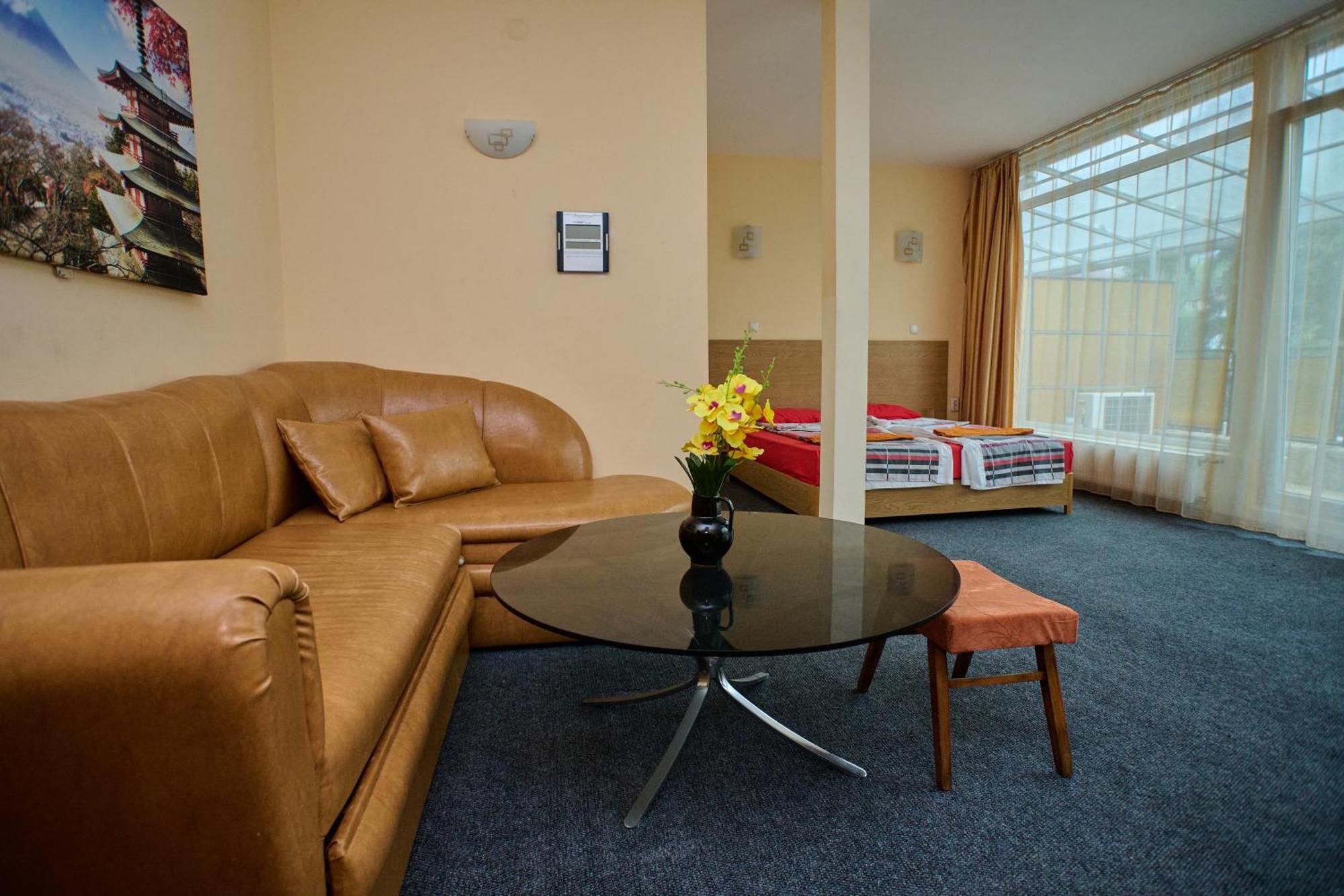 Neon Guest Rooms Shumen Exterior photo