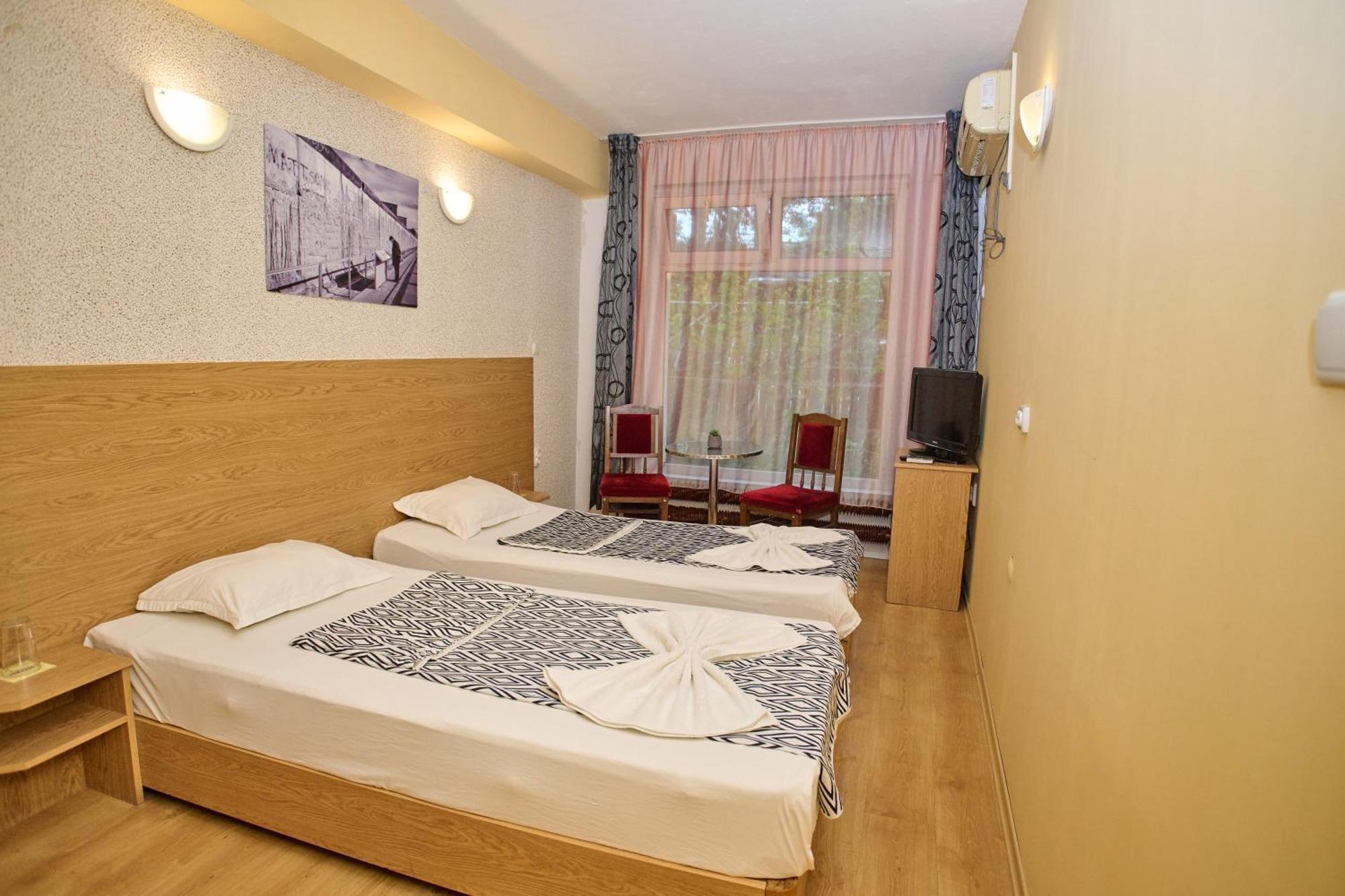 Neon Guest Rooms Shumen Exterior photo