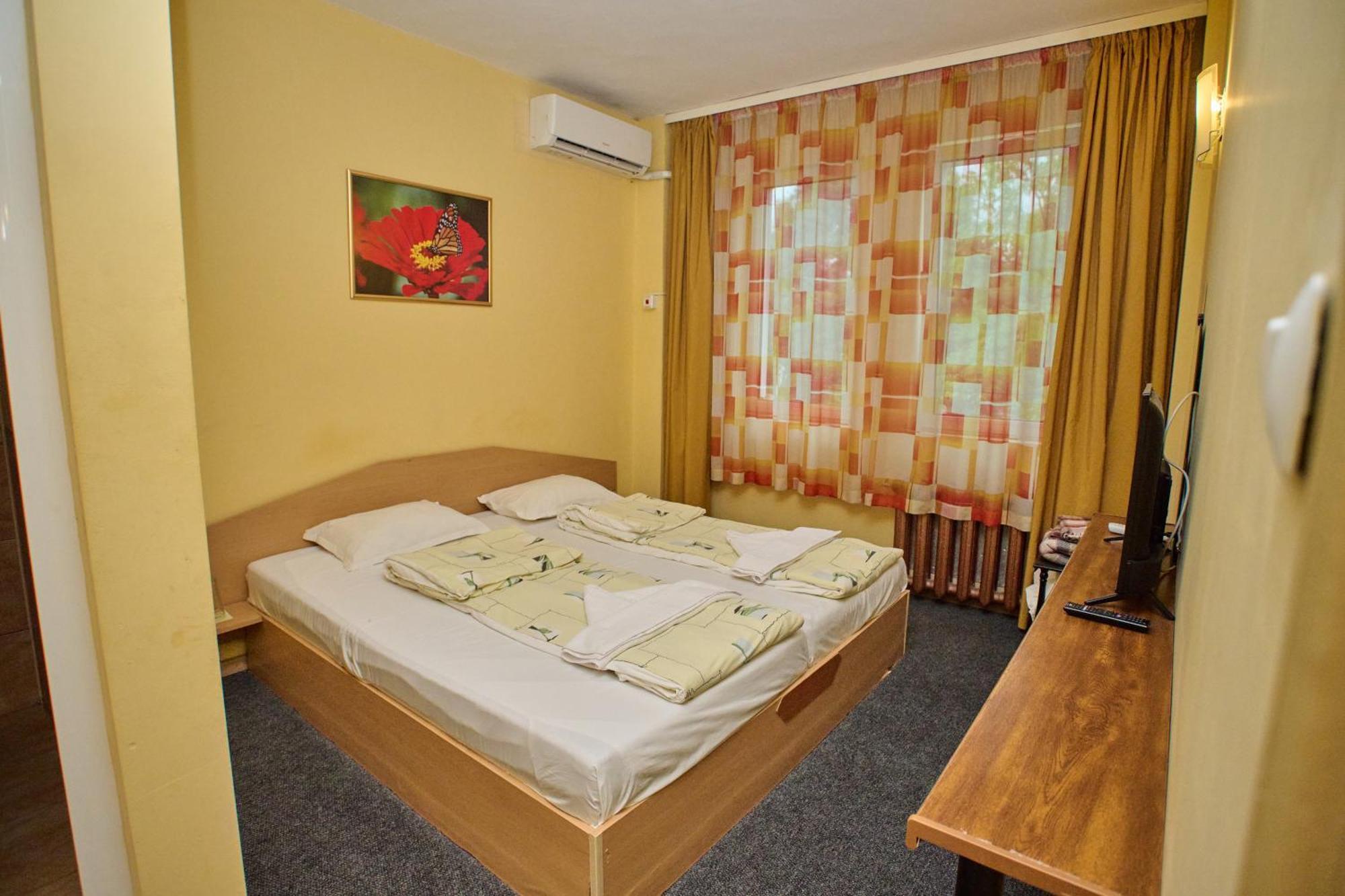 Neon Guest Rooms Shumen Exterior photo