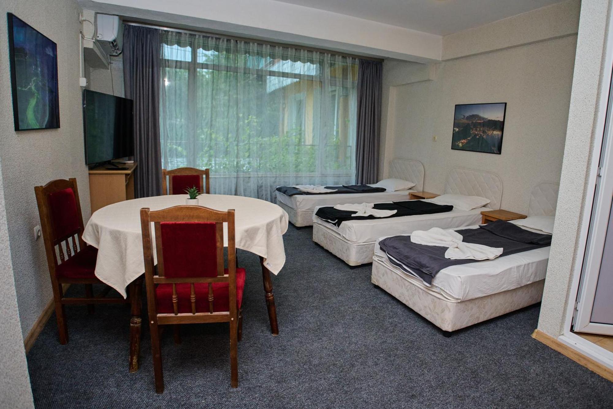 Neon Guest Rooms Shumen Exterior photo
