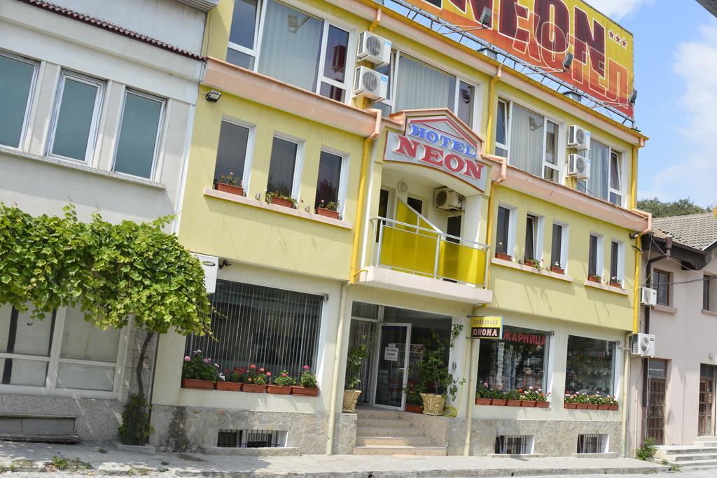 Neon Guest Rooms Shumen Exterior photo