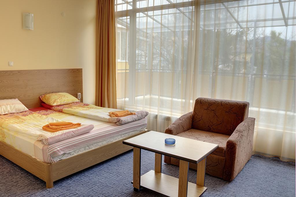 Neon Guest Rooms Shumen Room photo